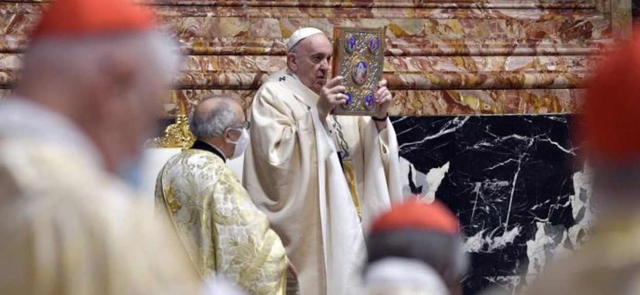Ο Πάπας Φραγκίσκος αναφέρθηκε στη δοκιμασία της πανδημίας μετά τη λειτουργία του Πάσχα στο Βατικανό